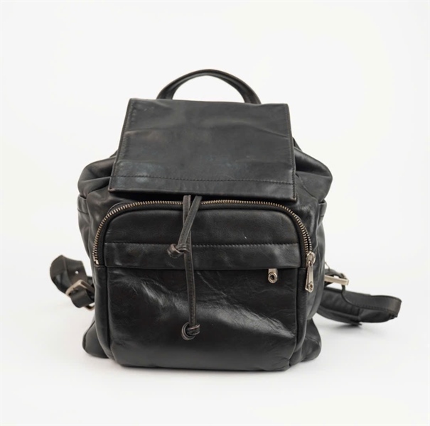 Balo Bally màu đen dây rút quai đeo trắng đen (KG) +