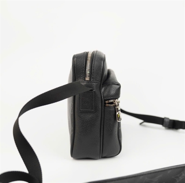 Túi LV Clutch màu đen dây đeo họa tiết hoa sz24 ( KG) +