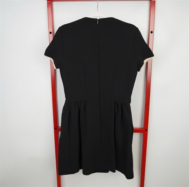 Váy Miu Miu đen đính nơ tay viền trắng KG +