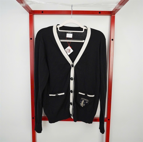 Áo Khoác Chanel đen viền trắng kèm túi hộp (KG) +