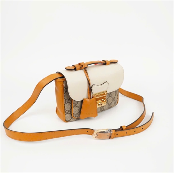 Túi GG Padlock nắp trắng nền xám viền vàng size 20 (Manly) KG+