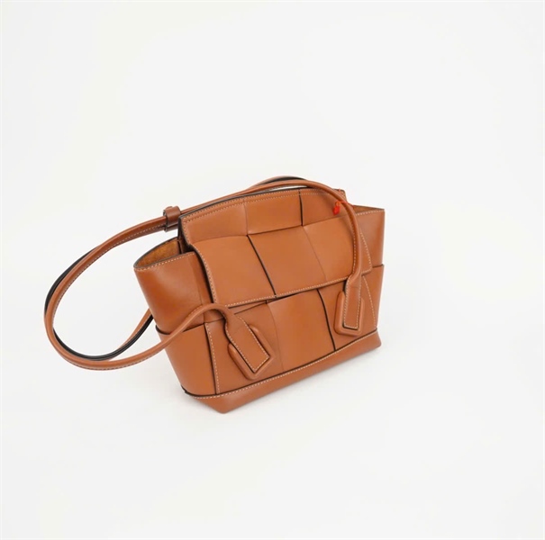 Túi Bottega màu nâu đan lưới sz23 (HC) +