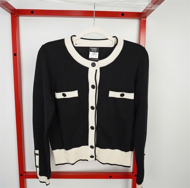 Áo Khoác Chanel đen viền trắng (KG) +