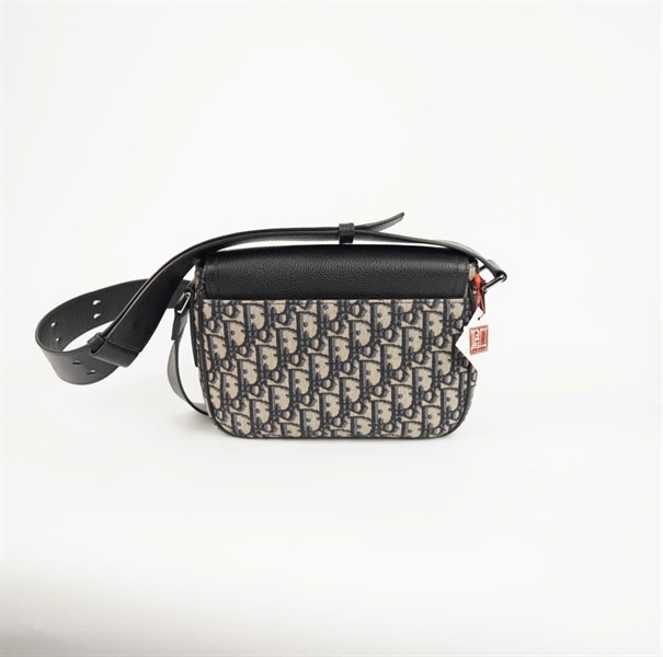Túi Dior đeo chéo màu xám nắp đen (1-B0-0241) sz22 KG+