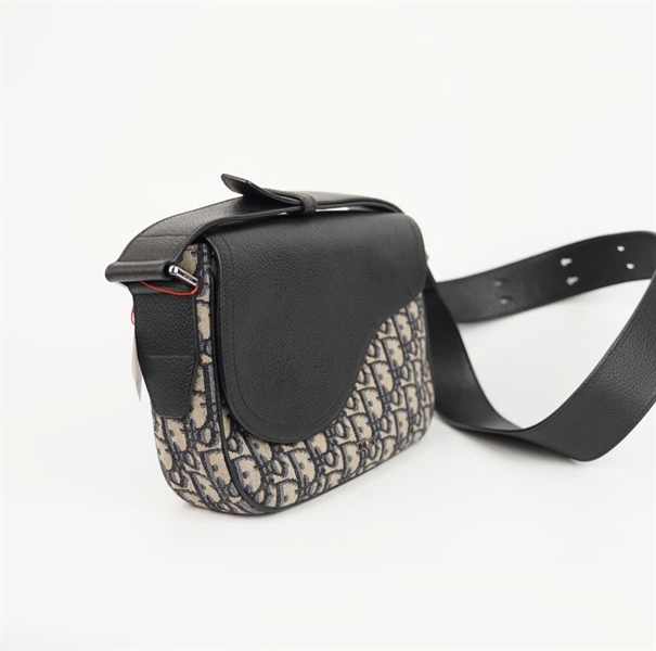 Túi Dior đeo chéo màu xám nắp đen (1-B0-0241) sz22 KG+