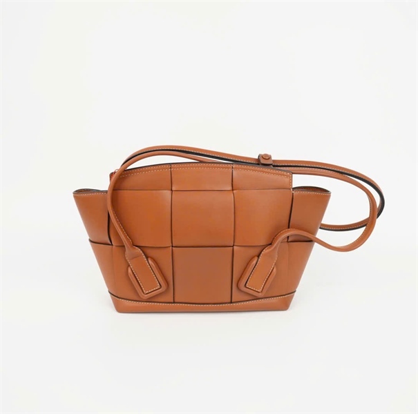Túi Bottega màu nâu đan lưới sz23 (HC) +