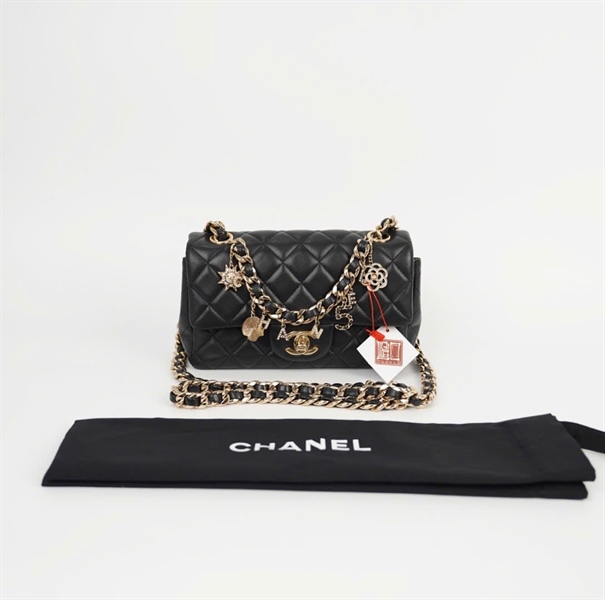 Túi Chanel Classic đen strap đính charm (30850241) sz20 (HC) +