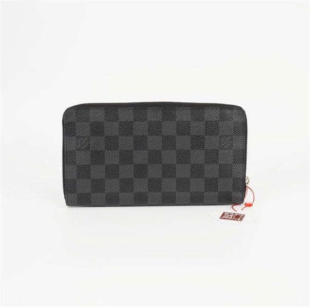 Ví LV dài đen ô vuông in hình (LTB) KG +