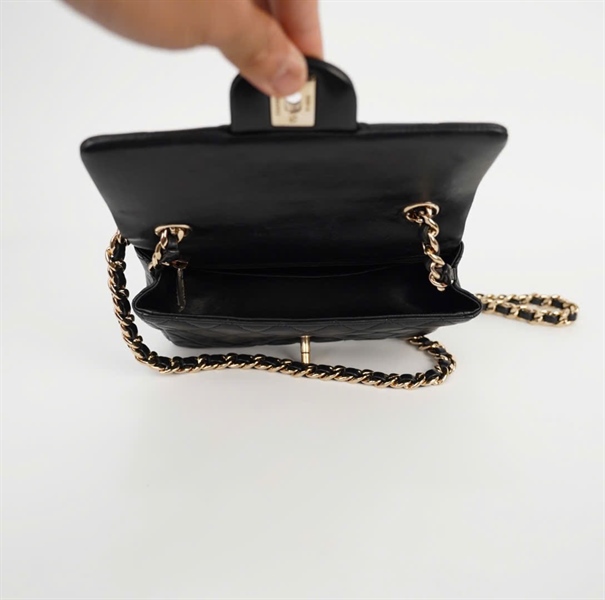 Túi Chanel Classic đen strap đính charm (30850241) sz20 (HC) +