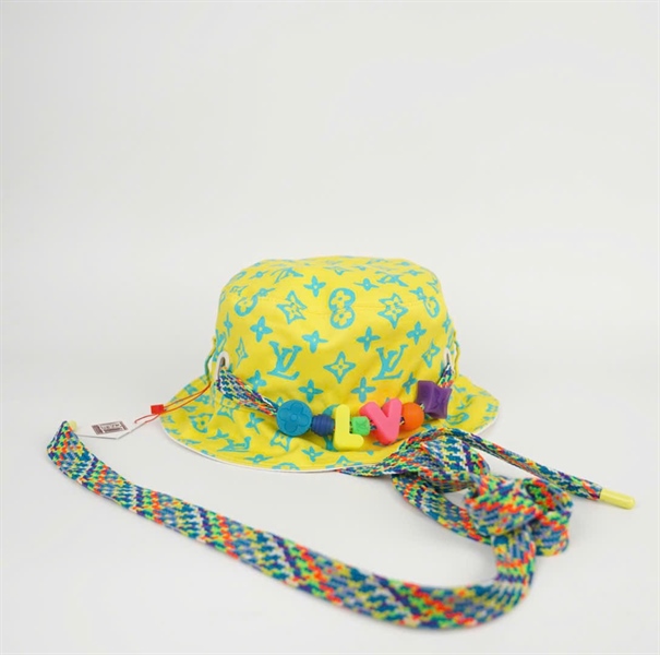 Nón LV màu xanh đính charm (HC) +