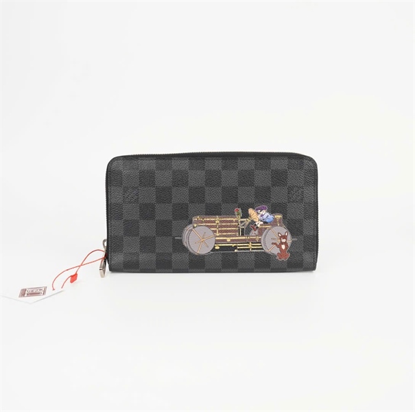Ví LV dài đen ô vuông in hình (LTB) KG +