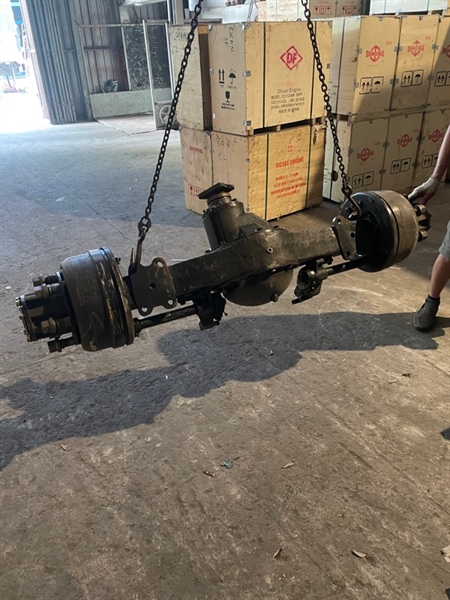 Cầu sau 1060/6-35/1m1 thân đúc/NQ ( cầu vẹo gang)