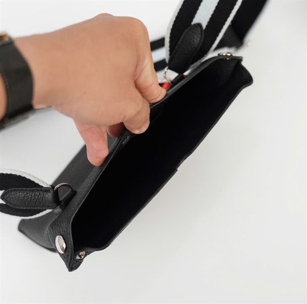 Túi Hermes đeo chéo màu đen sz20 +