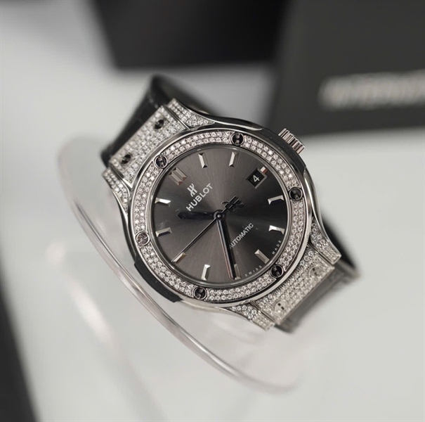 Đồng hồ Hublot mặt tròn đen đính đá (HC) +