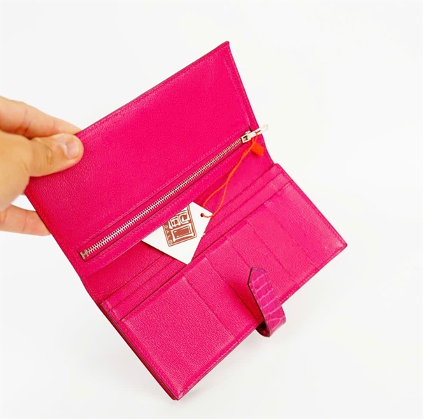 Ví Hermes gập đôi màu hồng da cá sấu ( Stamp O) (HC) +