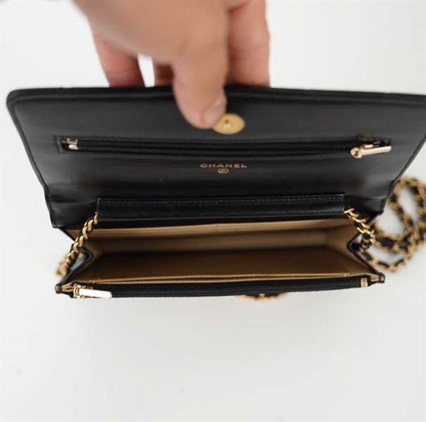 Túi Chanel đen đính charm sz18 (BMC) +