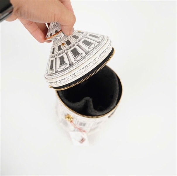 Túi LV Fornasetti dáng hình trụ 2 strap kèm ổ+ chìa (HC) +
