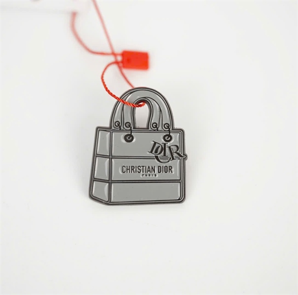 Cài áo Dior màu xám KG +