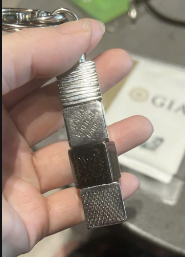 Charm LV hình 3 khối vuông KG+