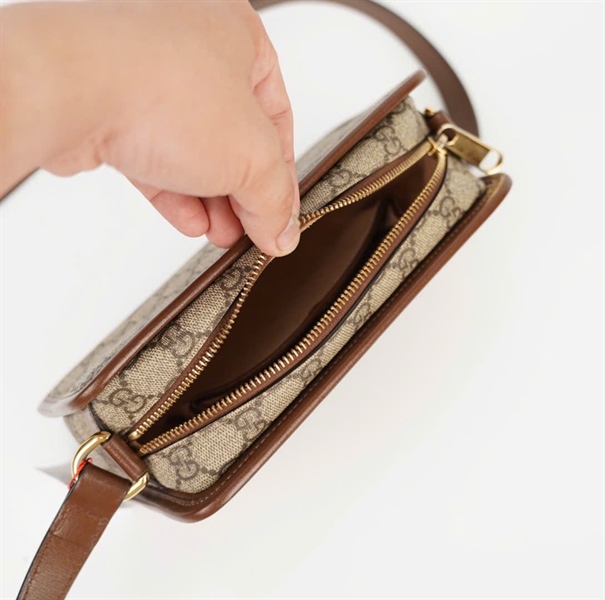 Túi GG đeo chéo màu xám viền nâu (6585721147) sz 22 KG+