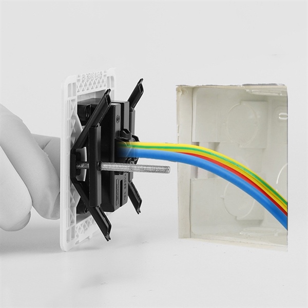 Lắp bộ ổ cắm điện và đế nổi