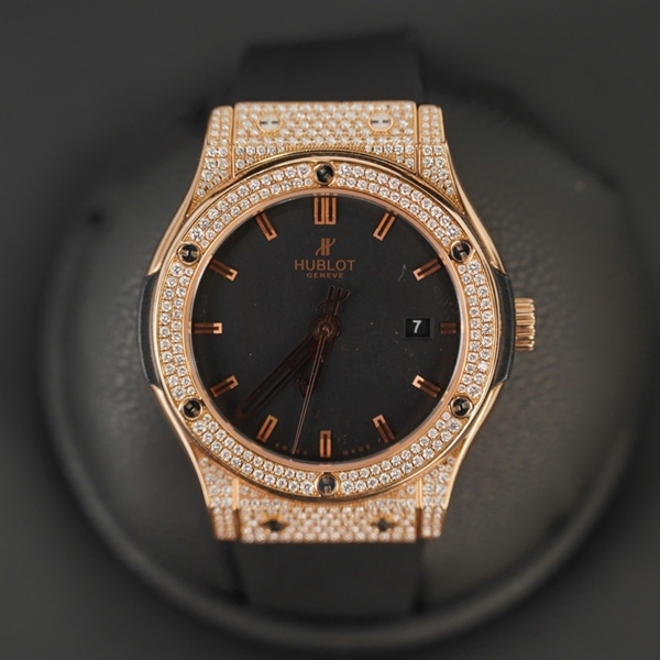 Đồng hồ Hublot mặt tròn đính đá quai đen (843784) sz42 (HC) +