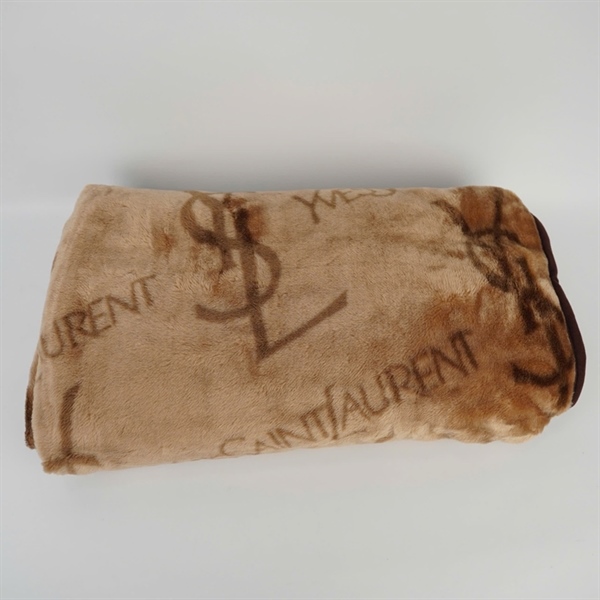 Chăn mền YSL nâu in chữ +