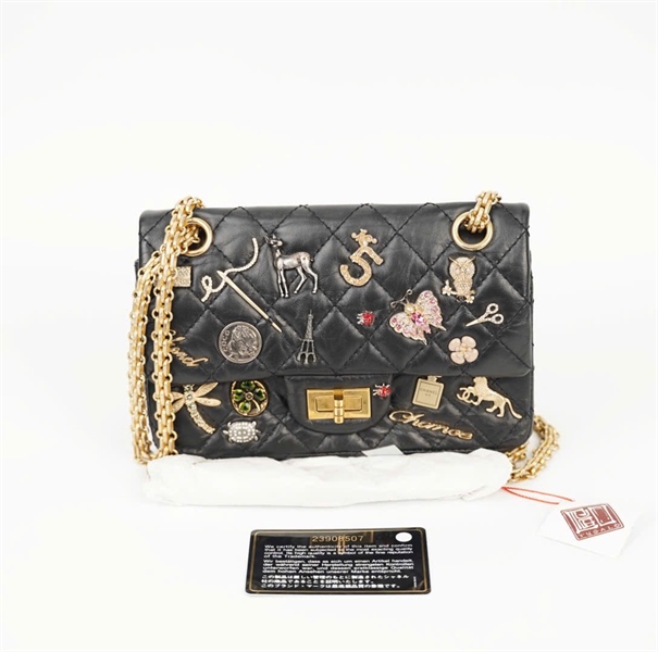 Túi Chanel đen đính charm con vật (23908507) sz20 (HC) +