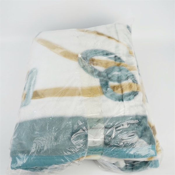 Chăn mền Celine nền trắng viền xanh họa tiết +