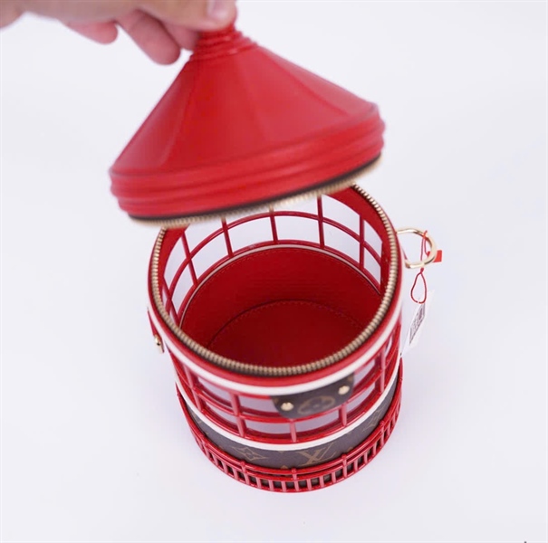 Túi LV dáng trụ màu đỏ hoa nâu (HC) +