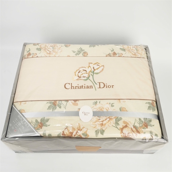 Chăn mền Dior màu nude họa tiết hoa +