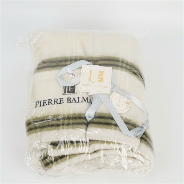 Chăn mền Pierre Balmain trắng viền xanh +