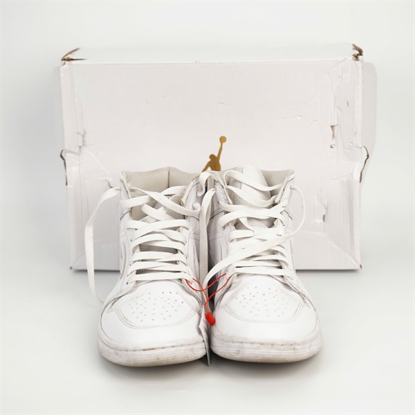 Giày Nike trắng sz8.5 US KG +