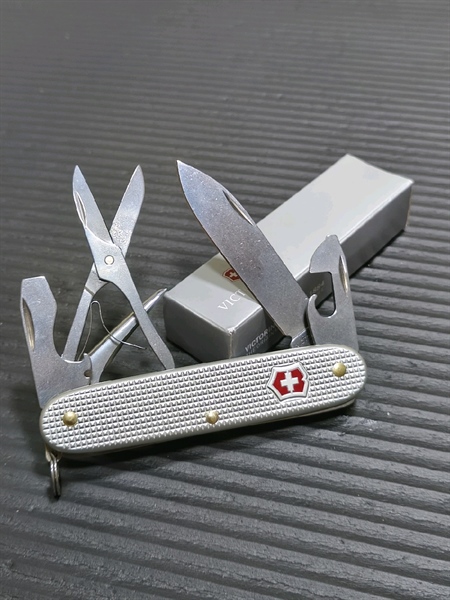 Victorinox Pioneer X 93mm