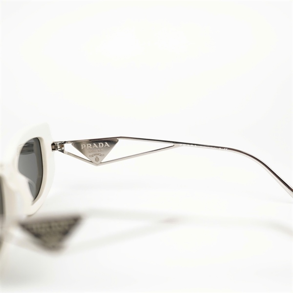 Mắt kính Prada màu trắng SPR14Y KG +
