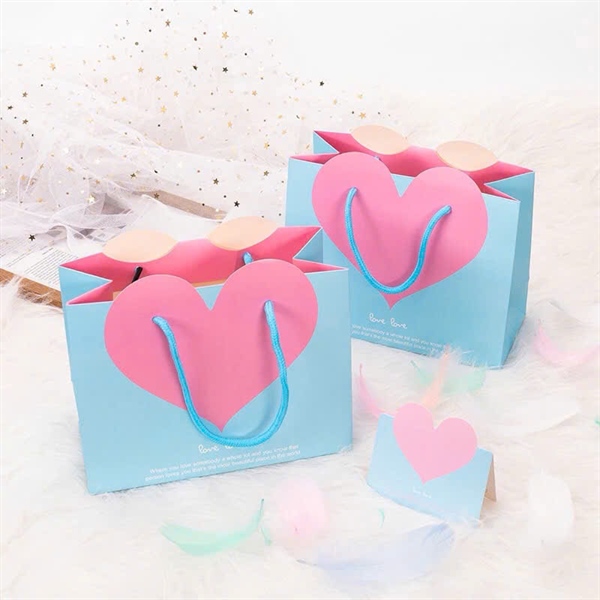 Túi giấy đựng quà hình trái tim kt 22*10*17cm