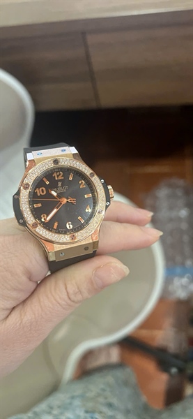 Đồng hồ Hublot mặt tròn màu vàng (1137104) (HC) +