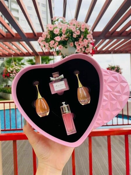 Set nước hoa Dior 4 chai mini hộp trái tim
