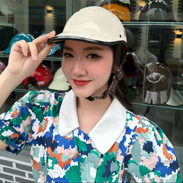 Mũ bảo hiểm có khoét nữ