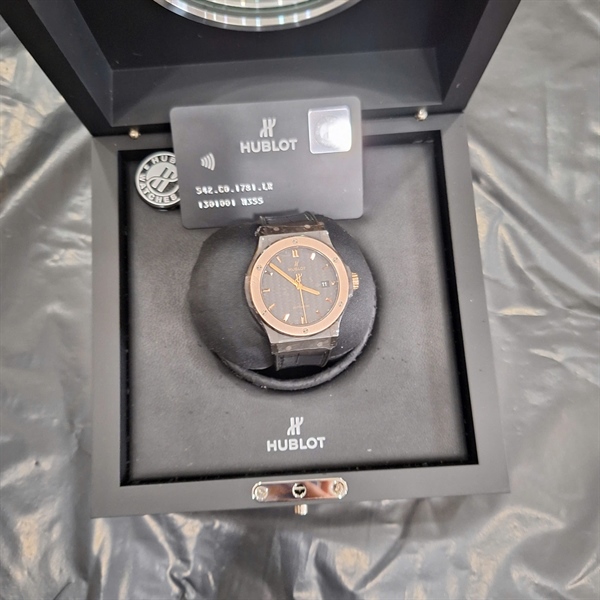 Đồng hồ Hublot đen mặt viền vàng đồng (1301001) (HC) +