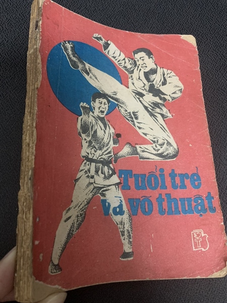 TUỔI TRẺ VÀ VÕ THUẬT - 144 Trang