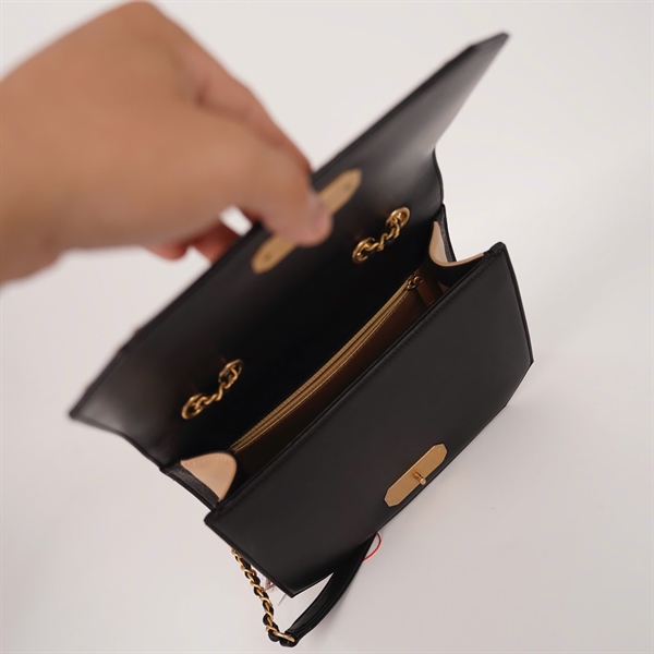 Túi Chanel màu nude viền đen (24513008) sz22 (BQ) KG +