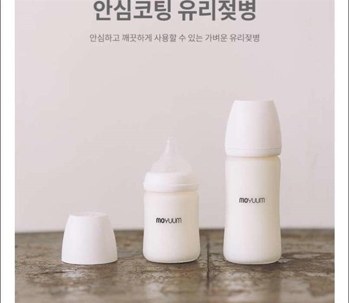 Bình sữa Moyuum thủy tinh tráng silicon 150ml (0M+)
