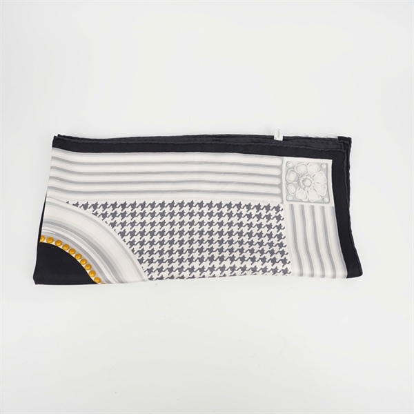 Khăn Dior trắng viền xanh (PN) +