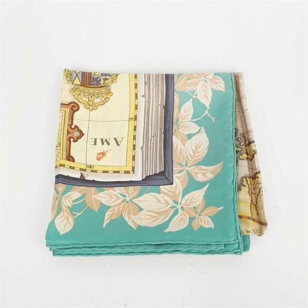 Khăn Dior màu trắng viền xanh hình bản đồ (PN) +