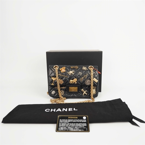 Túi Chanel đen đính charm (24344558) sz19 (BMC) KG+