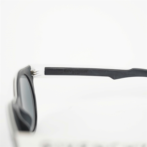 Mắt kính Givenchy màu đen viền trắng (GV7017NS) (PN) +