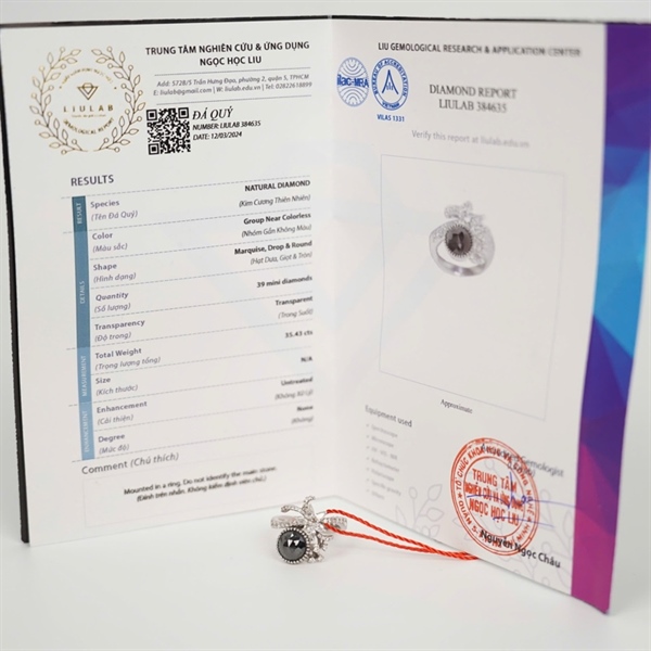 Nhẫn kim cương đen họa tiết hoa lan KG +