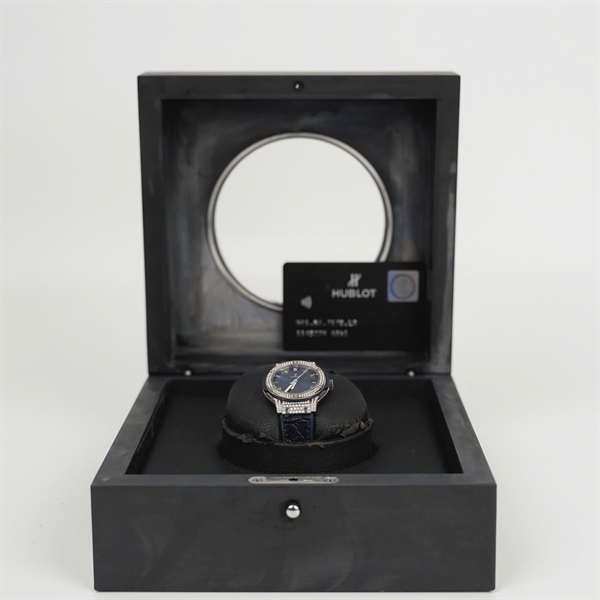 Đồng hồ Hublot mặt tròn xanh sz 33 1140779 H361 (HC)+