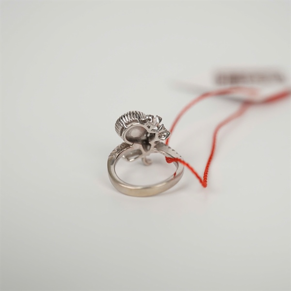 Nhẫn kim cương đen họa tiết hoa lan KG +